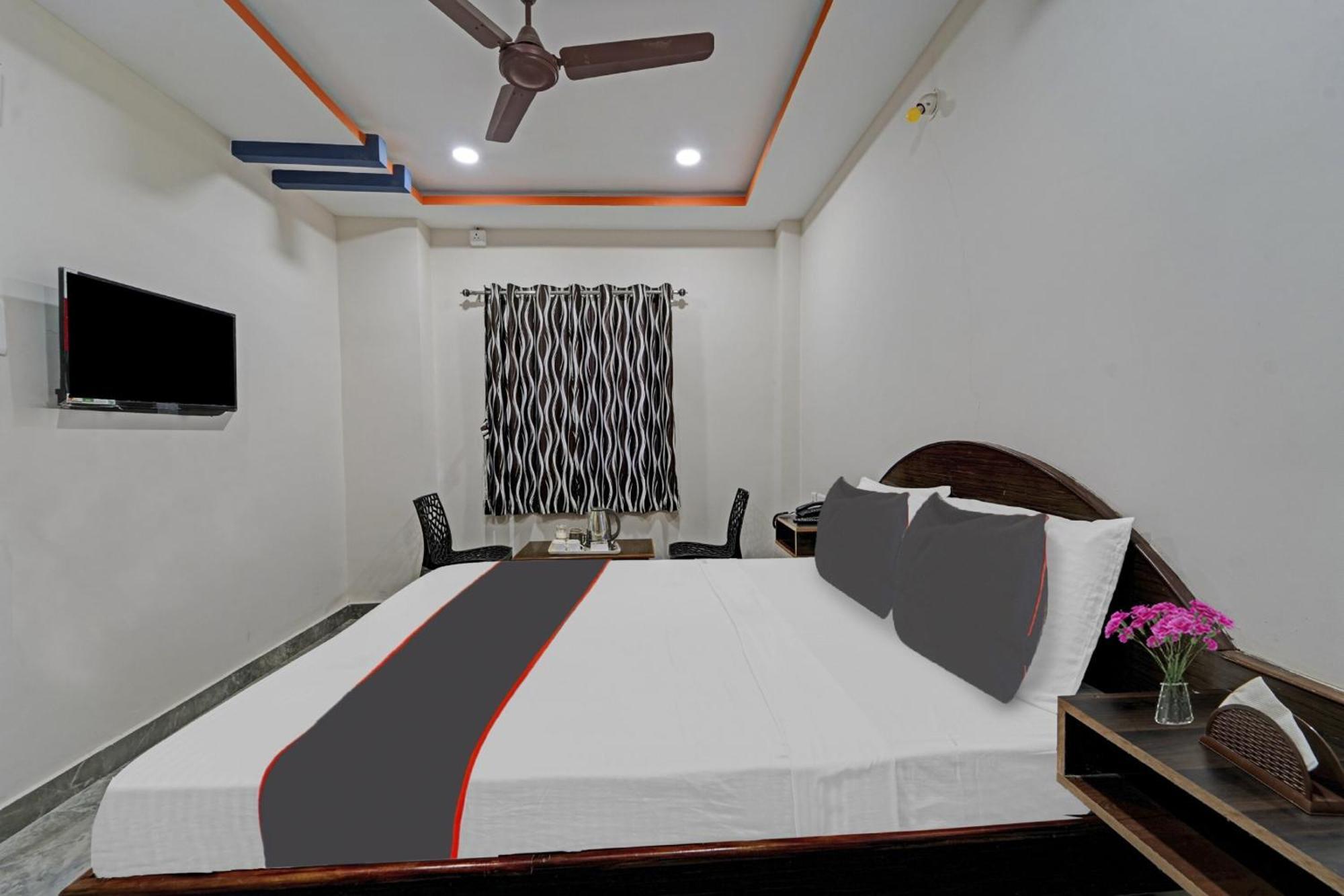 Capital O Lakshmi Residency Hotel Tirupati Exterior photo