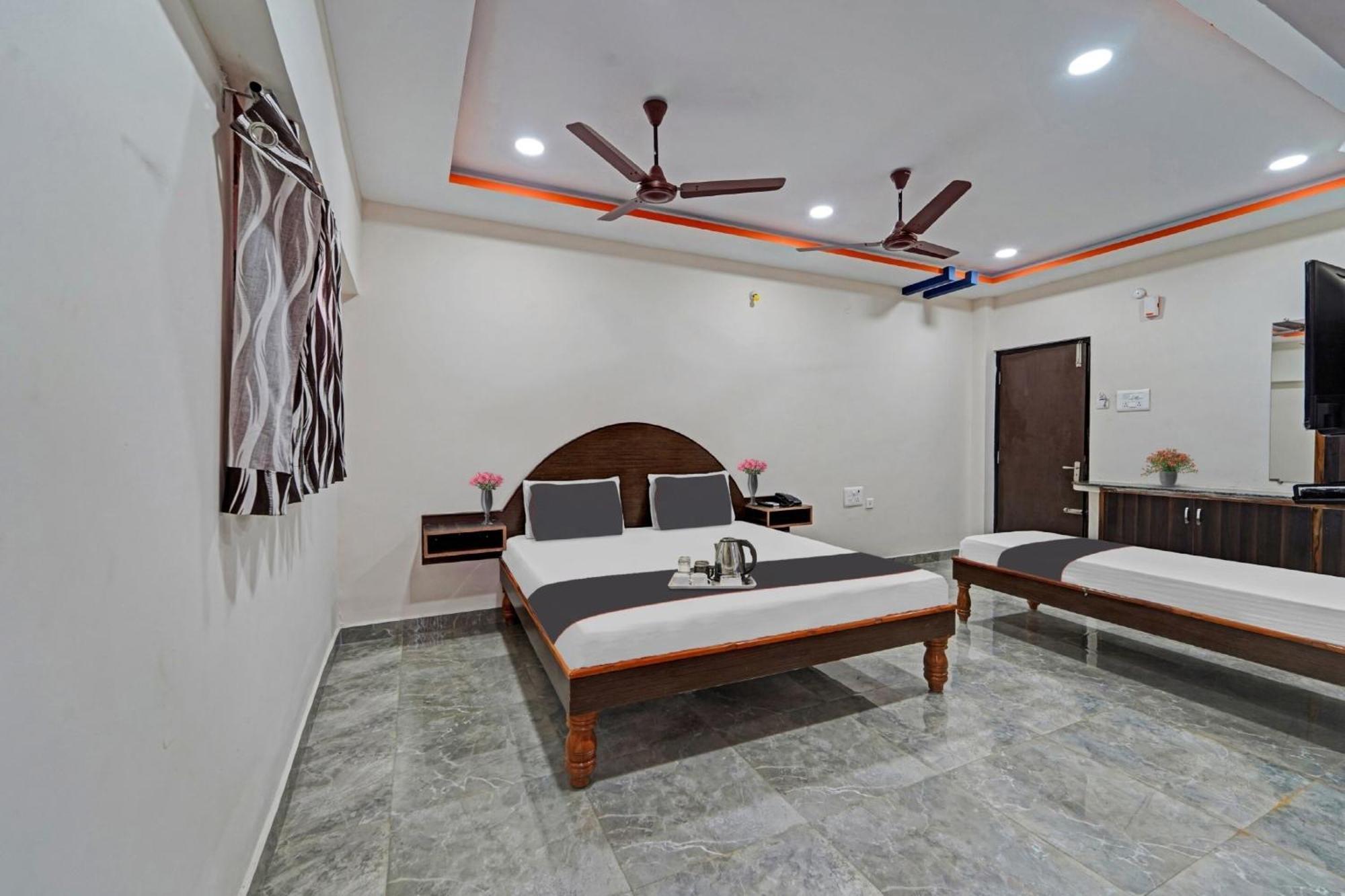 Capital O Lakshmi Residency Hotel Tirupati Exterior photo